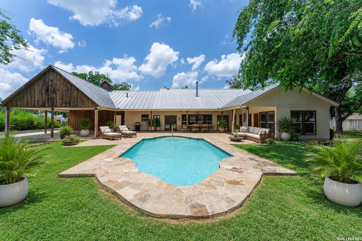 Property Photo: 1690 Waterway Ln TX 78130