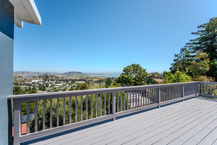 Property Photo:  339 Kings Road  CA 94005 