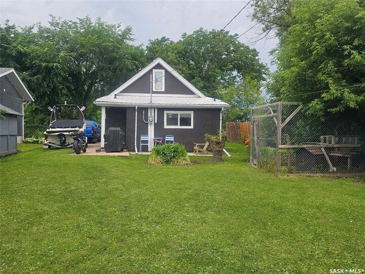 Property Photo: 104 4th Street E SK S9X 1H4