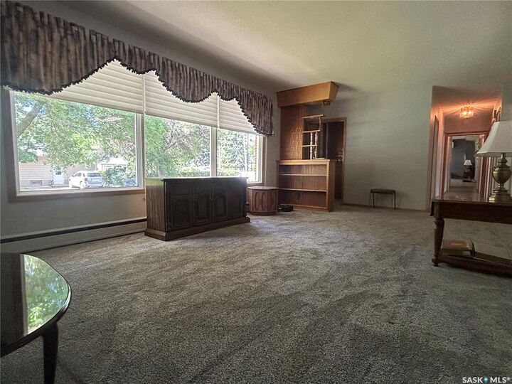 Property Photo: 400 Gallaway Street SK S4A 0A9