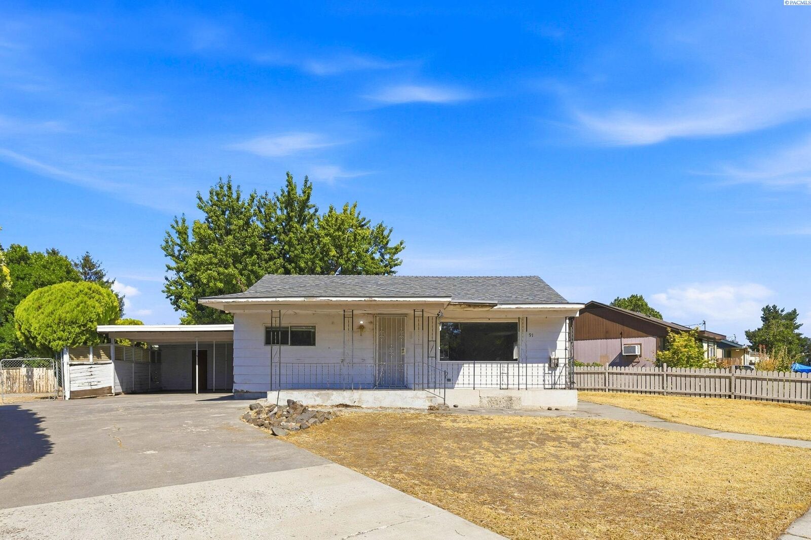 Property Photo:  91 Casey Ave  WA 99352 