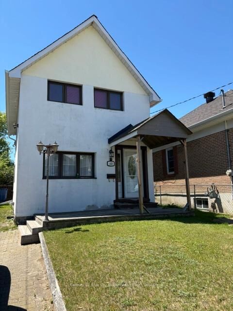 Property Photo: 425 Worthington Street E ON P1B 1H4