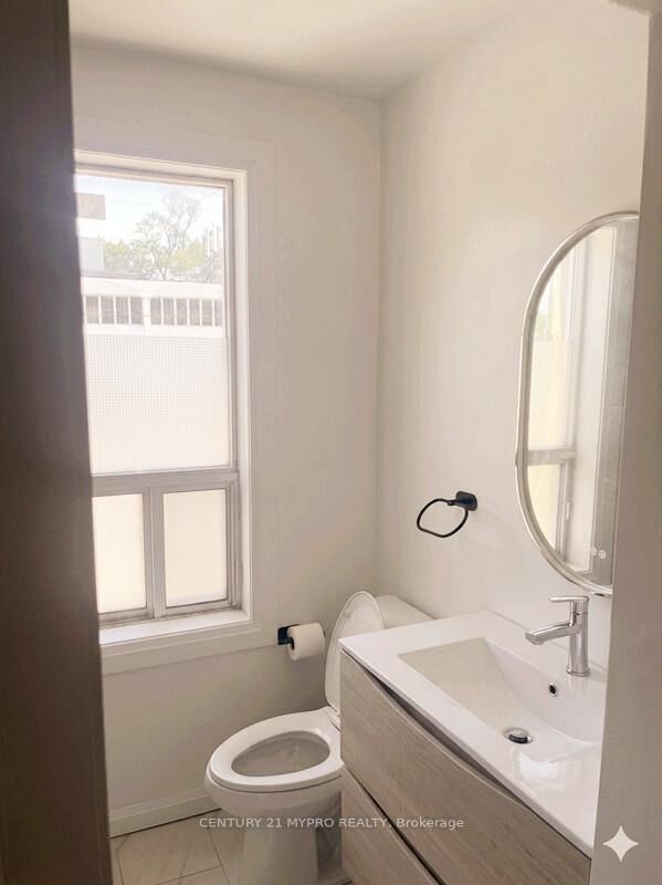 Property Photo: 242 Sheppard Avenue W Unit 1 ON M2N 1N3