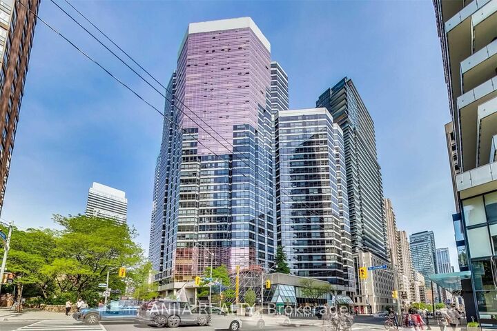 Property Photo:  801 Bay Street 1502  ON M5S 1Y9 