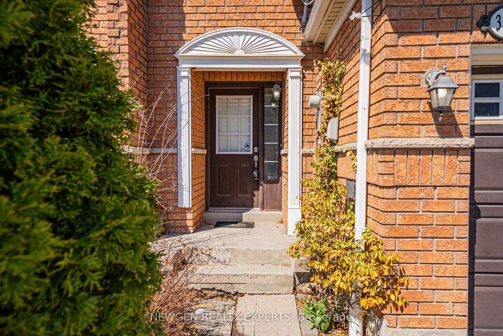 Photo de la propriété: 3409 Southwick Street ON L5M 7M1