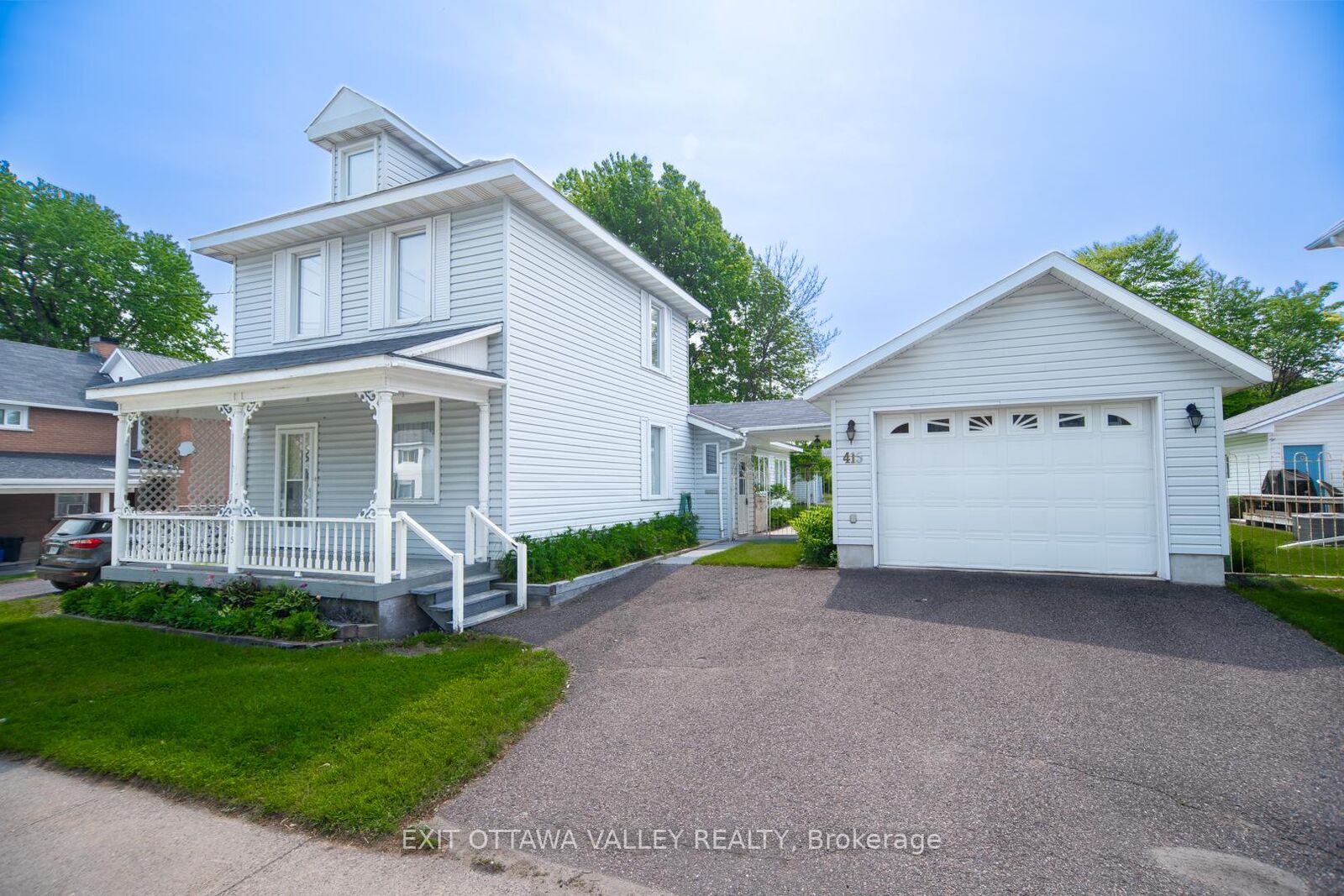 Property Photo: 415 Trafalgar Road ON K8A 5B3