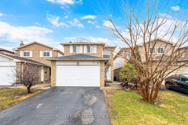 32 Dafoe Crescent — photo 1