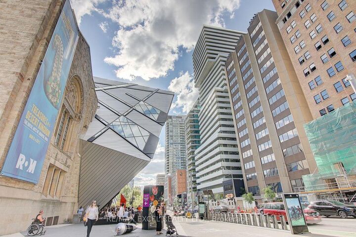 Property Photo: 200 Bloor Street W 2201 ON M5S 0B1