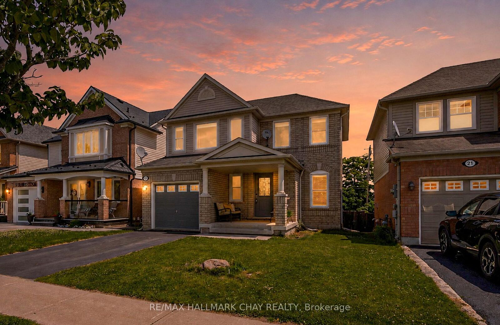 Property Photo: 19 Callander Crescent ON L9R 0B4