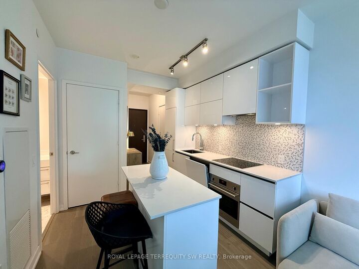 Photo de la propriété: 1 Yorkville Avenue 1003 ON M4W 0B1