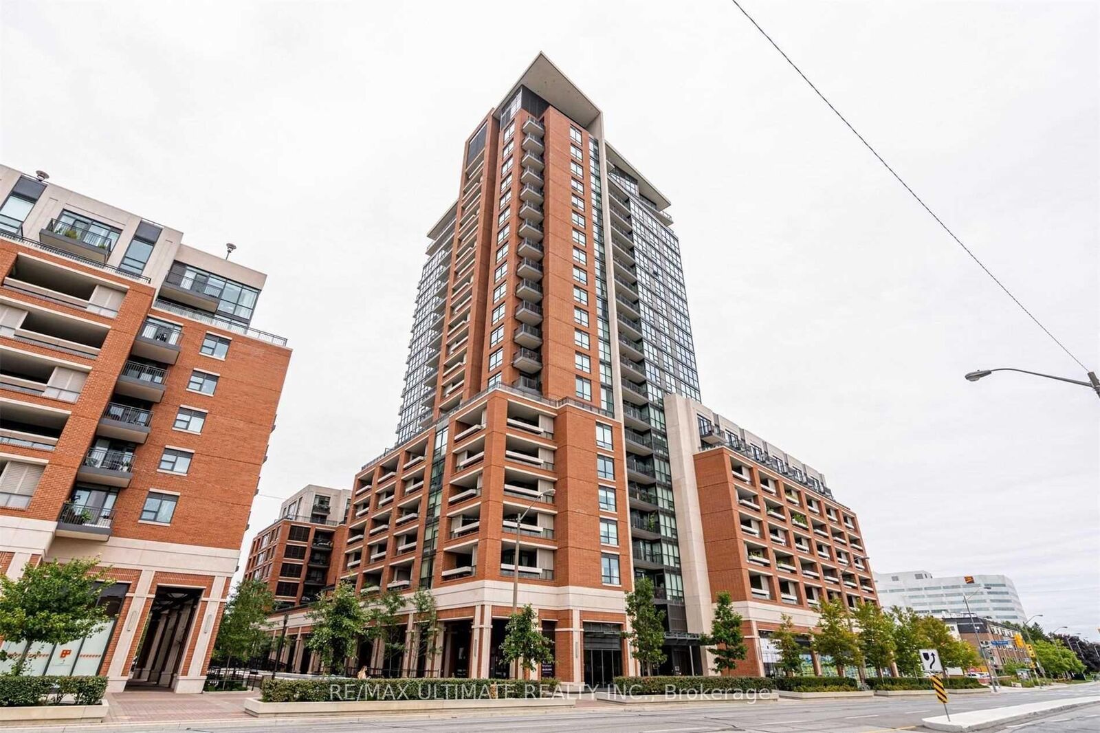 Property Photo: 800 Lawrence Avenue W 516 ON M6A 0B1