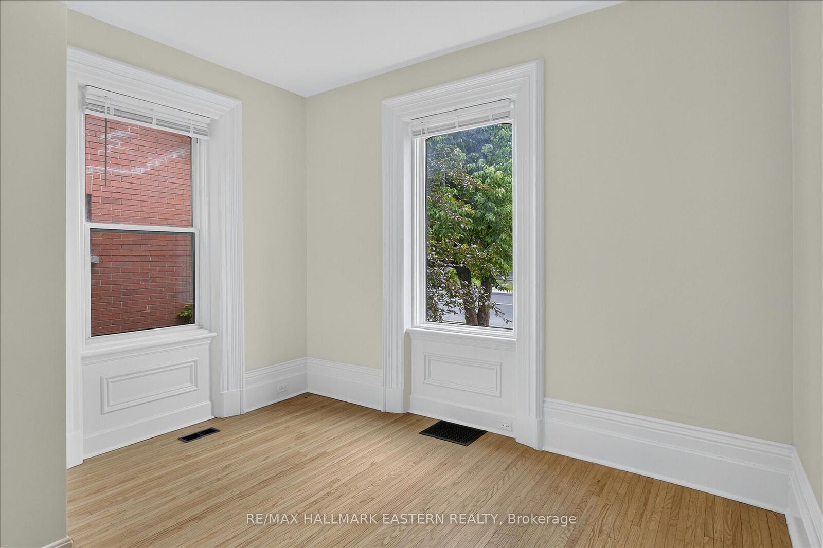 Property Photo: 475 Aylmer Street N ON K9H 3W3