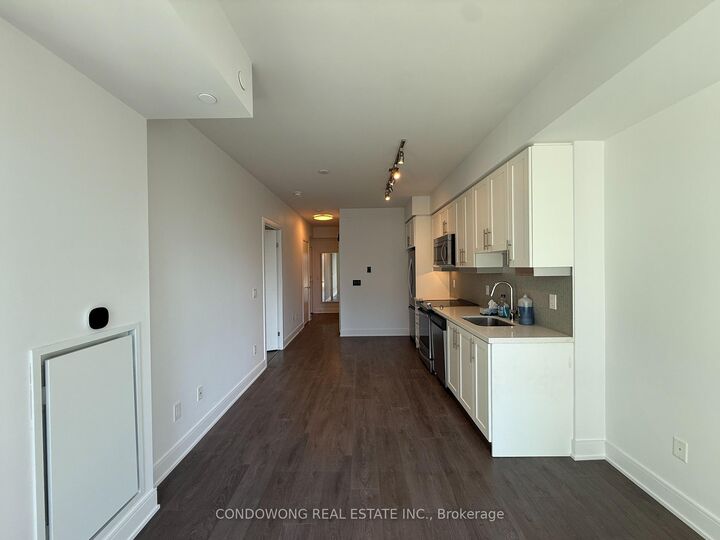 Property Photo:  525 Adelaide Street W 818  ON M5V 0N7 