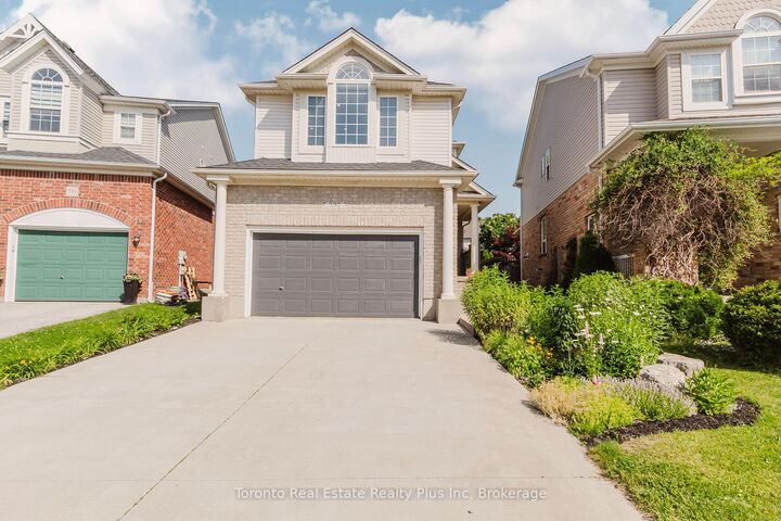 597 Little Dover Crescent E — photo 1
