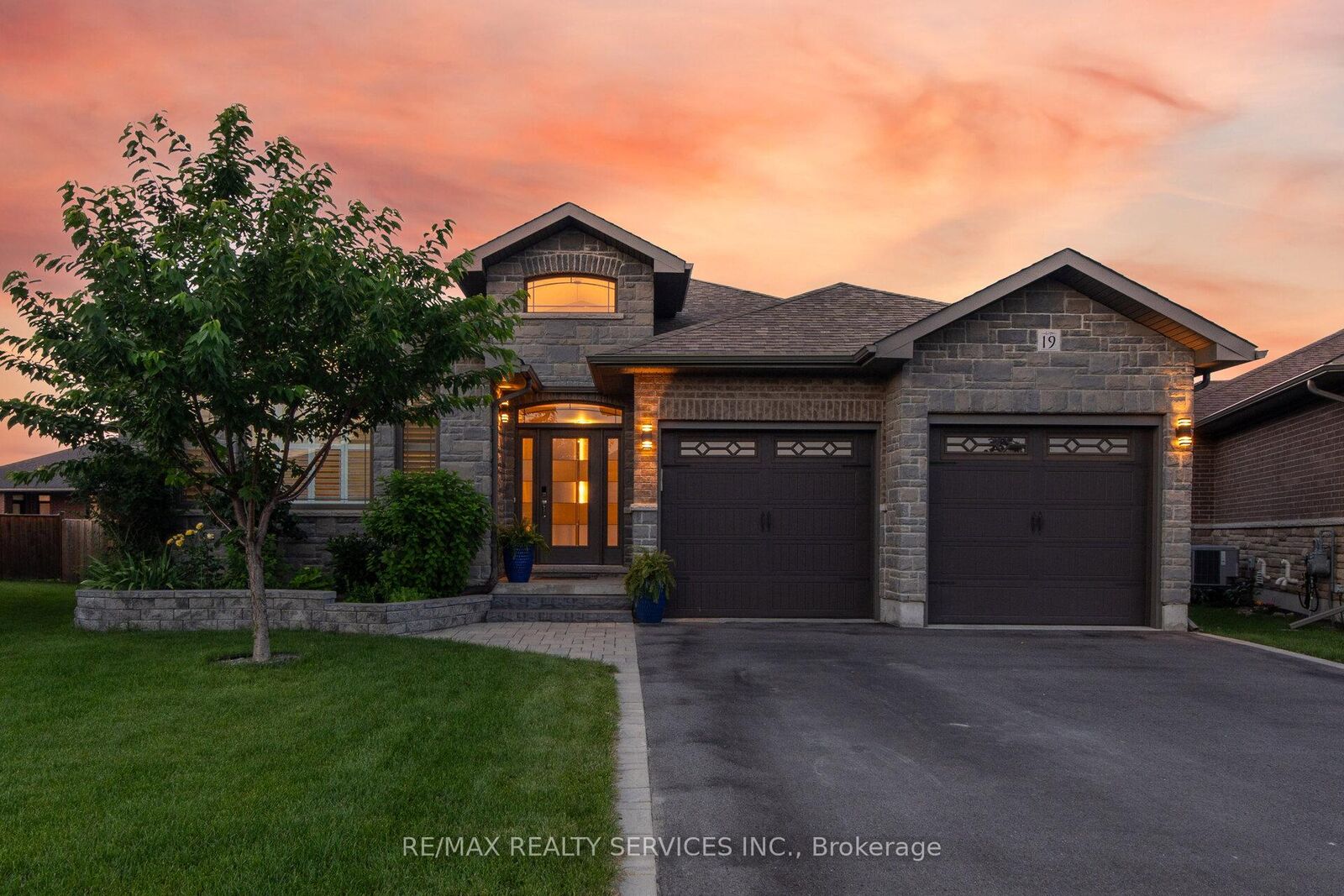 Property Photo: 19 Charleston Court ON K8N 0H1