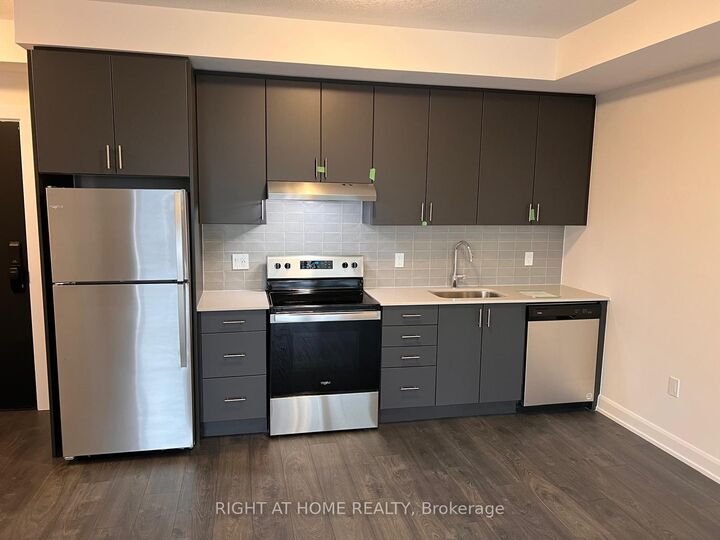 Property Photo: 3200 William Coltson Avenue E 802 ON L6H 7W6