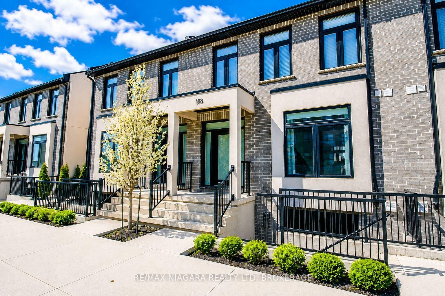 Property Photo: 153 Summersides Boulevard ON L0S 1E6