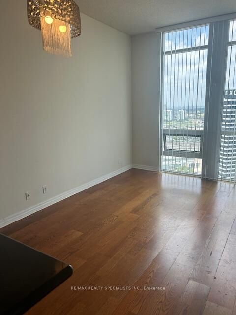 Photo de la propriété:  220 Burnhamthorpe Road 3301  ON L5B 3Y5 