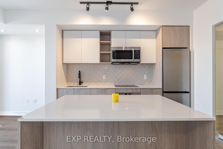 Property Photo:  36 Zorra Street 1805  ON M8Z 4Z7 