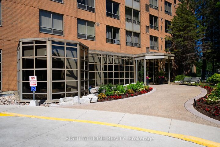 Property Photo: 115 Omni Drive 709 ON M1P 5B4