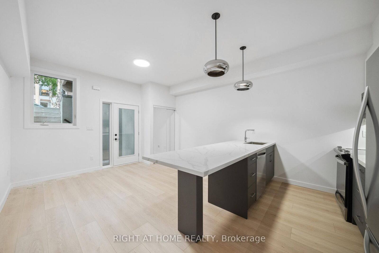 Property Photo:  367 Howland Avenue 1  ON M5R 3C1 