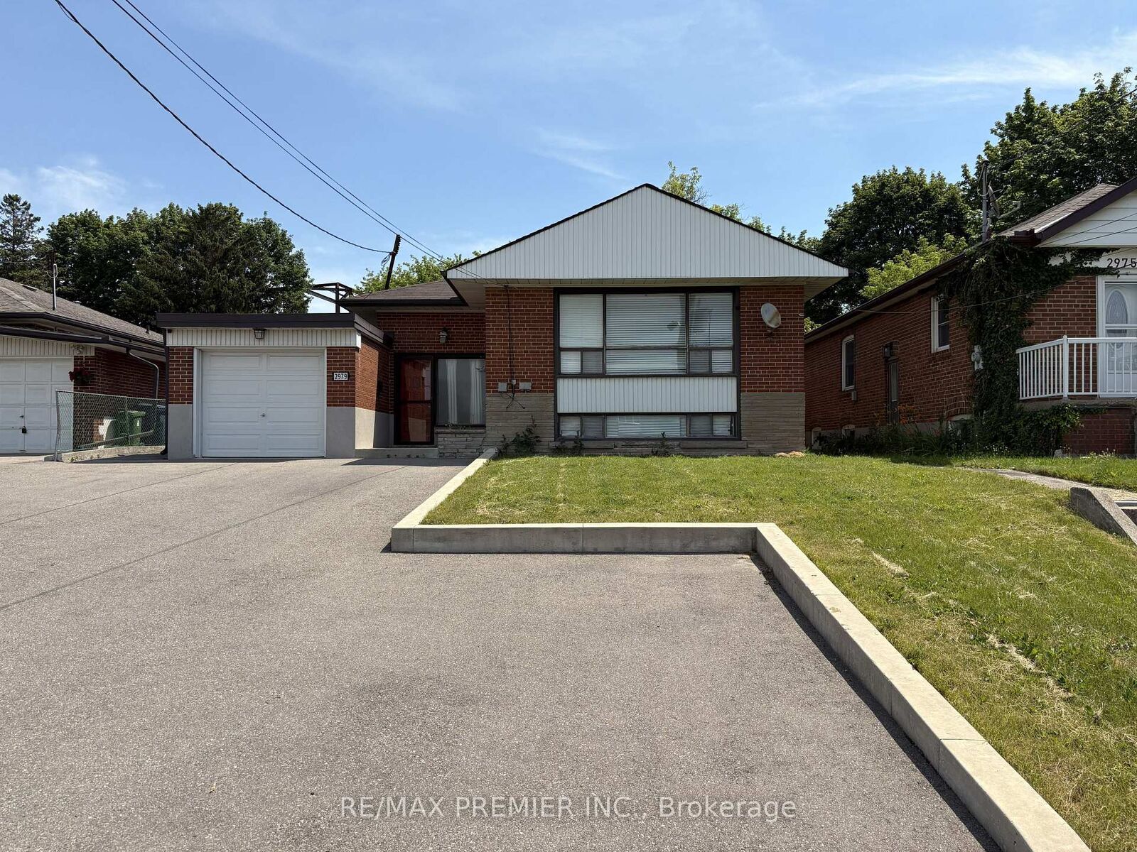Property Photo: 2979 Weston Road ON M9M 2T1