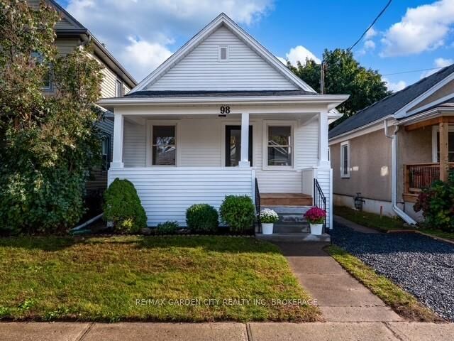 Property Photo:  98 Pleasant Avenue  ON L2R 1Y1 