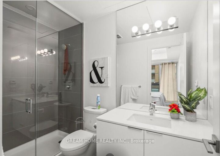 Property Photo:  609 Avenue Road 306  ON M4V 2K3 