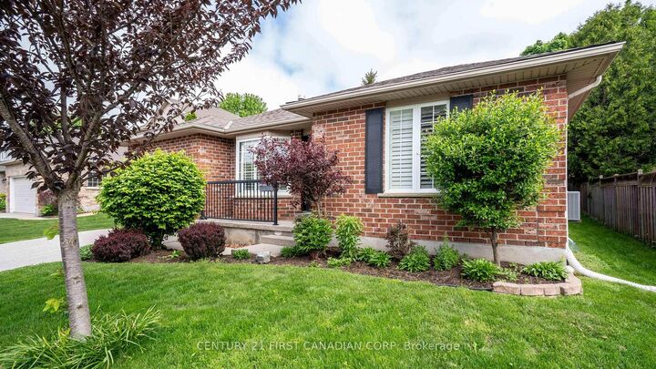 Property Photo: 839 Guildwood Boulevard ON N6H 5E4
