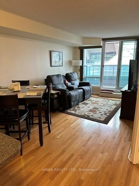 Property Photo: 33 Elm Drive 310 ON L5B 4M2