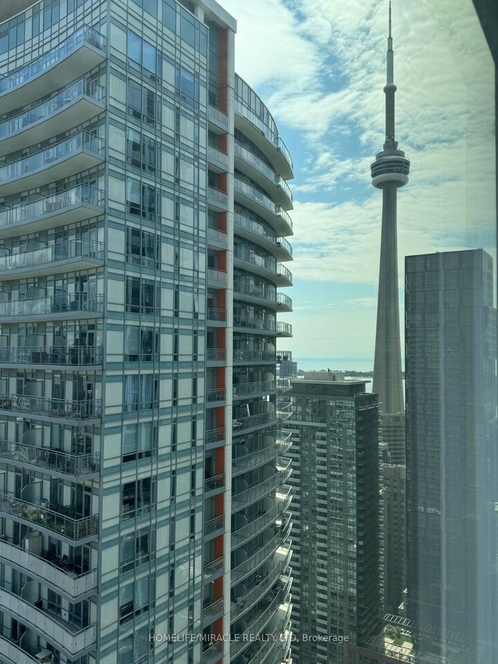 Property Photo:  28 Widmer Street 4028  ON M5V 2E7 