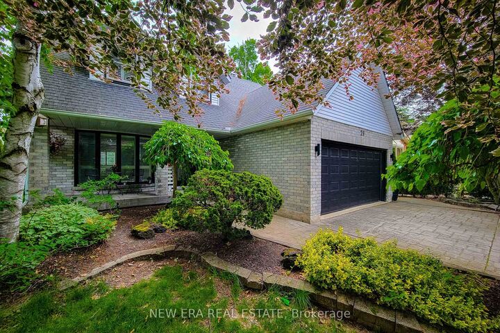 Property Photo: 29 Woodside Square ON L3E 0M7