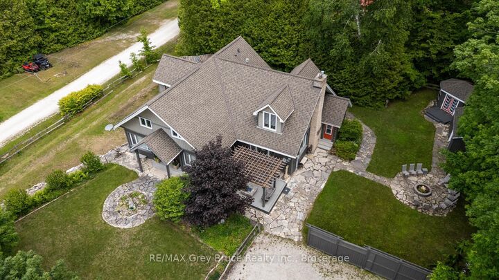 424 Huron Road — photo 1