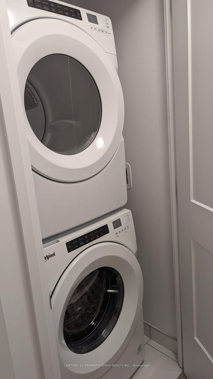 Property Photo: 50 Dunfield Avenue 813 ON M4S 0E4