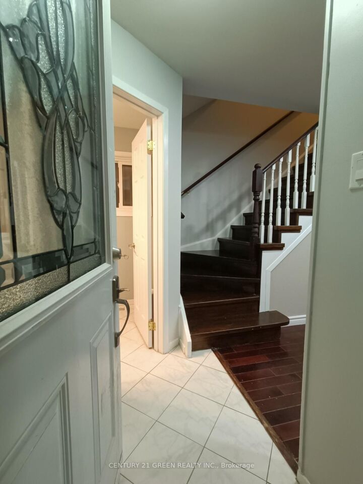 Property Photo:  87 Chatfield Drive Main  ON L1T 2J4 