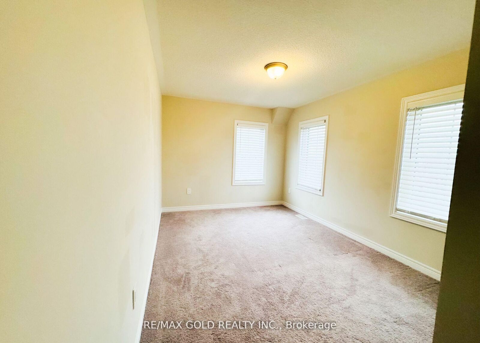 Property Photo:  60 Remembrance Road  ON L7A 0A7 