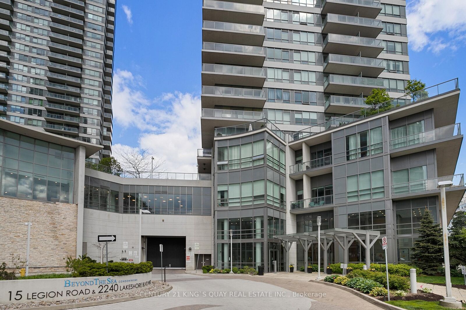 Property Photo: 2240 Lake Shore Boulevard W 2904 ON M8V 0A9