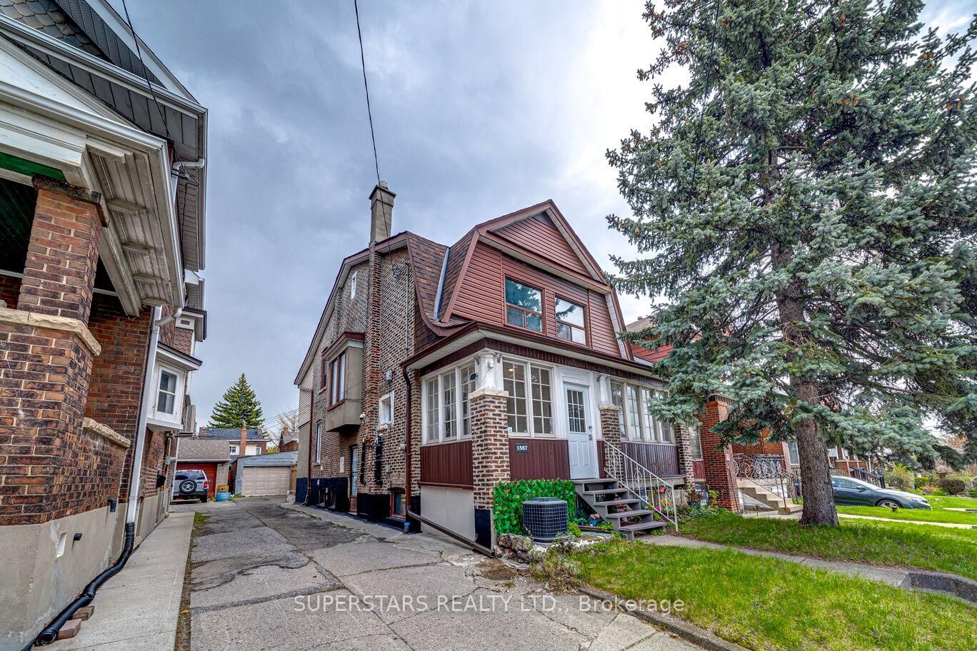 Property Photo:  1587 Dufferin Street W  ON M6H 3L5 