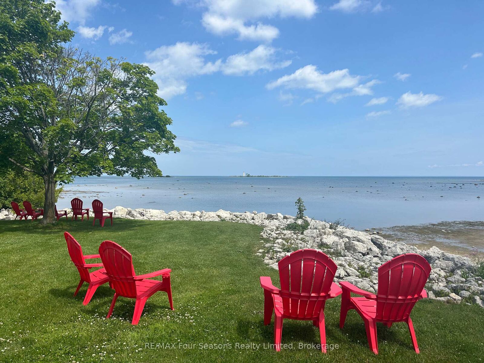 Property Photo: 25 Starboard Road 25 ON L9Y 5C8