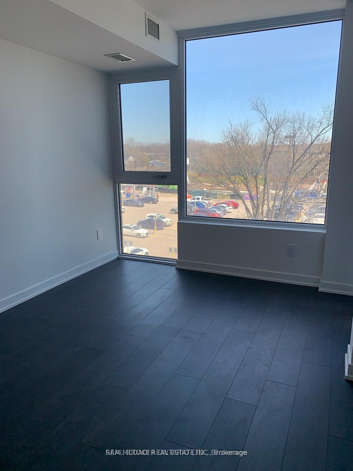 Property Photo: 28 Ann Street E 301 ON L5G 0E1