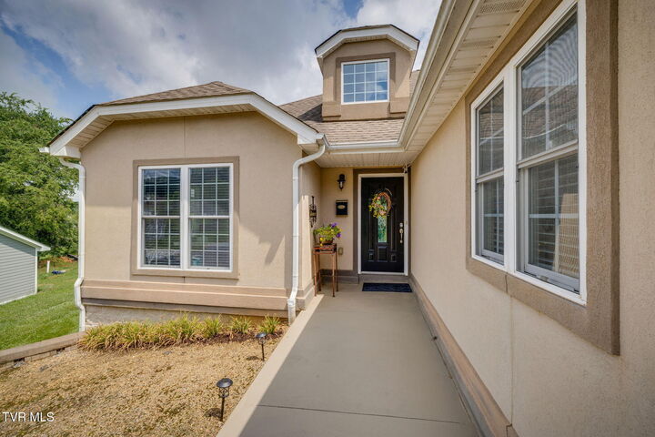 Property Photo: 18518 Keeneland Lane VA 24211