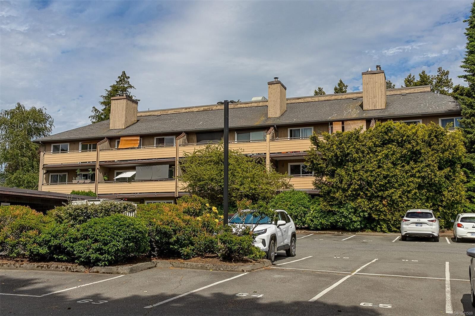 Property Photo:  3225 Alder St #308  BC V8X 1P3 