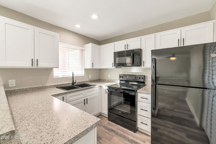 Property Photo:  2726 E Beck Lane  AZ 85032 