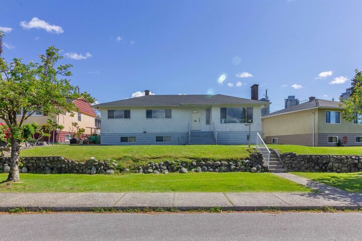Property Photo: 4810 Fairlawn Drive BC V5C 3R8