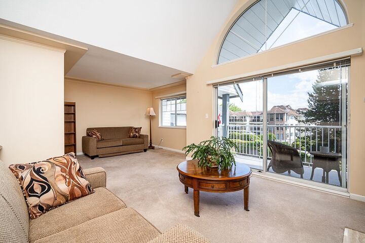 Property Photo: 11601 227 Street 302 BC V2X 0J7