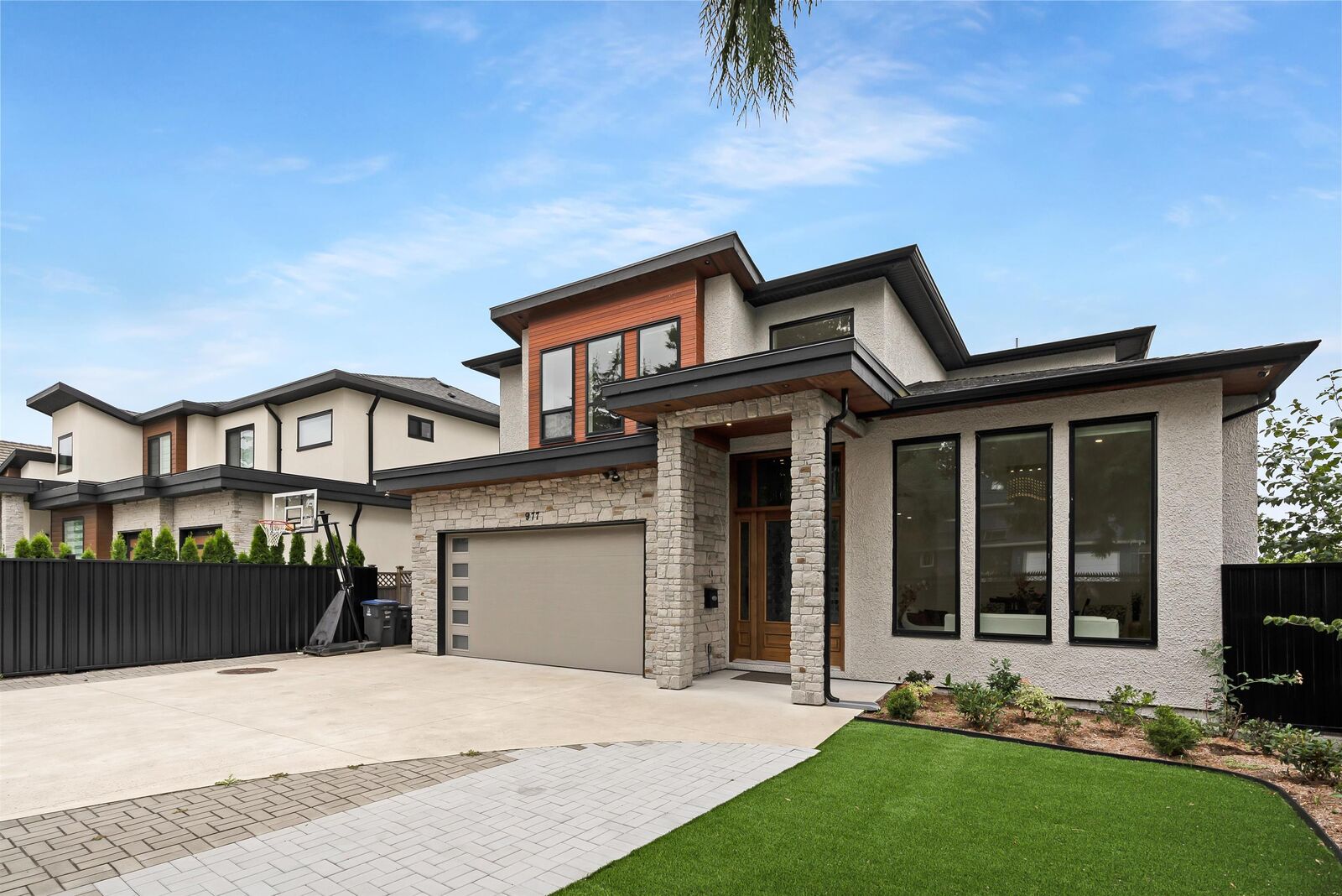 Property Photo: 977 164 Street BC V4A 4Y4