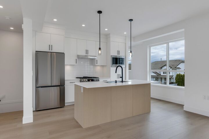 Property Photo: 30501 Robin Drive 4 BC V2T 0M5