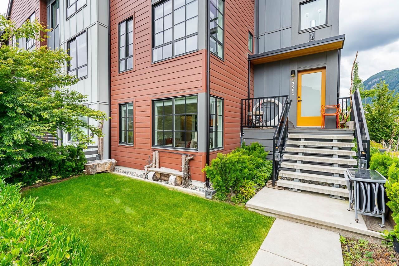 Property Photo: 37981 Helm Way BC V8B 2A1