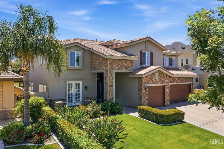 Property Photo: 2510 Edingal Drive CA 93311