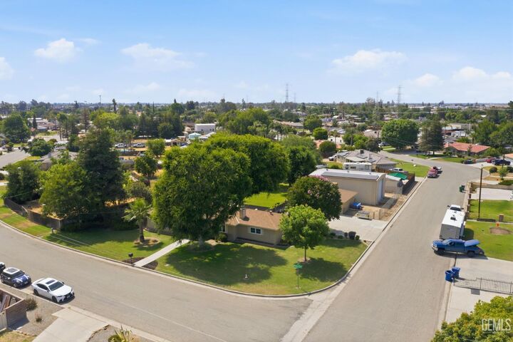 Property Photo: 11600 Whippoorwill Lane CA 93312